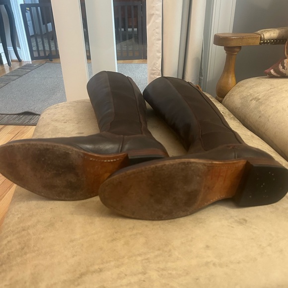 Frye Women’s Elegant Brown Leather Boots - Picture 5 of 6